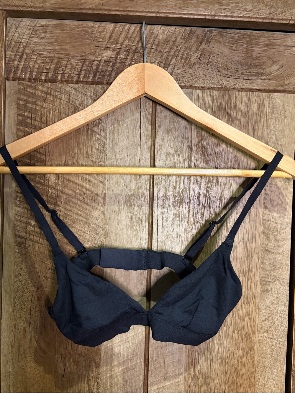 NEW MeUndies FeelFree Triangle Bralette in classic black, size Small.